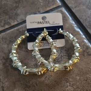 Gold Hoop Earrings.✨️ ✨️ NEW ✨️